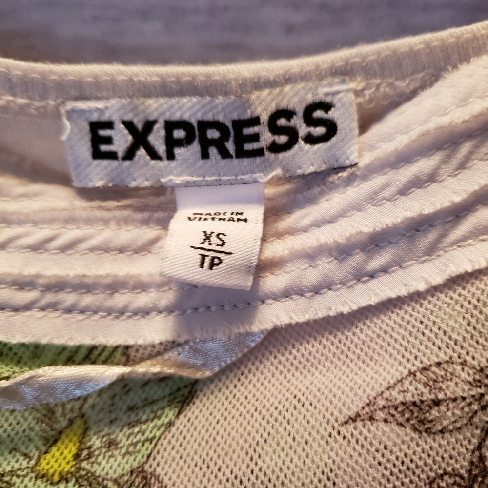 Express Ruffle Tank - Picture 4 of 4